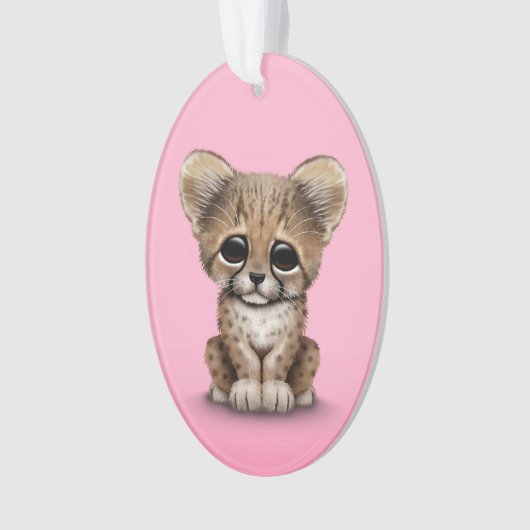 Guépard mignon CUB de bébé sur le rose (devant)