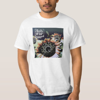Guerre de copie - mauvais côté de beau T-shirt