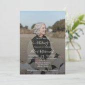 Guess Who Retired Female Script Photo Invitation (Debout devant)