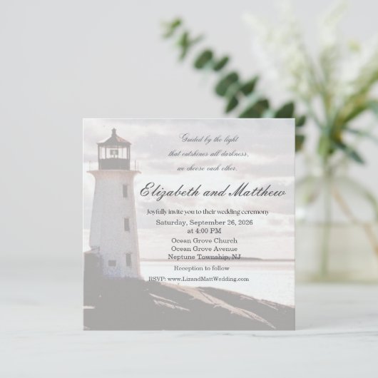 Guided by the Light Lighthouse Wedding Invitation (Debout devant)