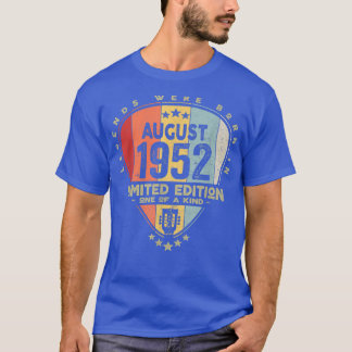 Guitar PickLegends Were Born In August 1952 Guitar T-shirt
