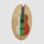 Guitare acoustique âgée et utilisée de drapeau (devant)