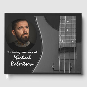 Guitare basse électrique sur Black Memorial livre 