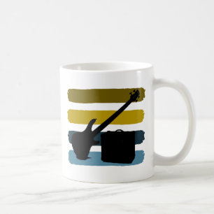 Guitare basse et tasse d'ampère