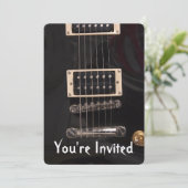 Guitare électrique noire Invitations de fête d'ann (Debout devant)