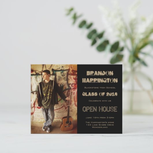 Guy Grad Grunge Photo Open House Invitation (Debout devant)