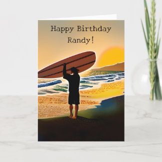 Guy op het strand met Surf Board bij zonsondergang Kaart
