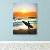 Guy op het strand met Surf Board Sunset Canvas Afdruk (Insitu (Houten vloer))