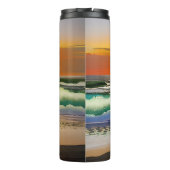 Guy op het strand met Surf Board Sunset Thermosbeker (Achterkant)