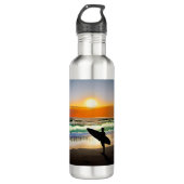 Guy op het strand met Surf Board Sunset Waterfles (Voorkant)