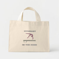 Gymnaste dans le minuscule Sac fourre-tout de la Z