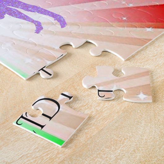 "GYMNASTICS" éclaire le puzzle avec la gymnaste. (Côté)