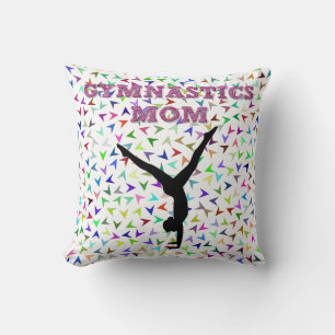 Gymnastiek MOM gooit kussen. Kussen