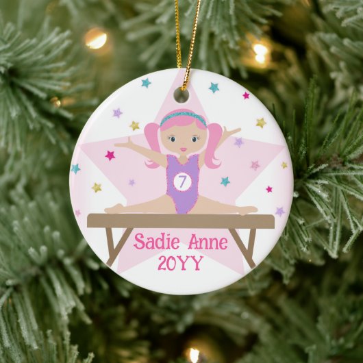 Gymnastiek Schattige Gymnast met Roze Haar Custom  Keramisch Ornament (Boom)