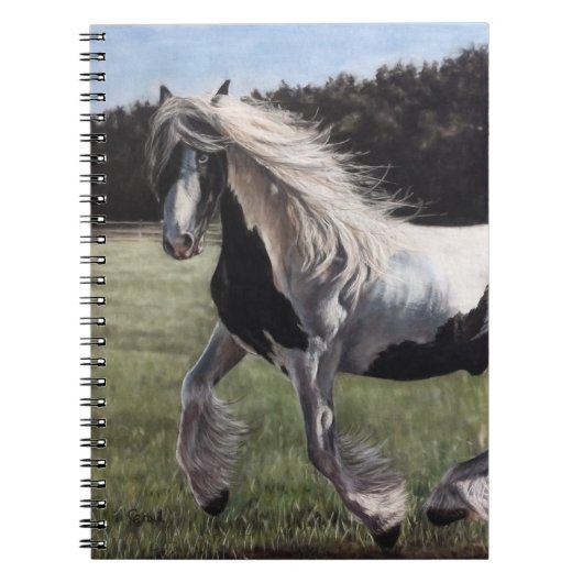 Gypsy vanner springt in het veld notitieboek (Voorkant)