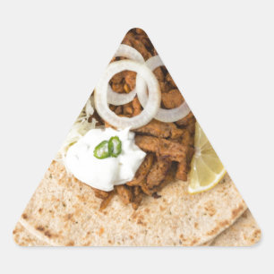 Gyros pita met tzatziki coleslaw olives en feta driehoek sticker