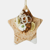Gyros pita met tzatziki coleslaw olives en feta keramisch ornament (Rechts)