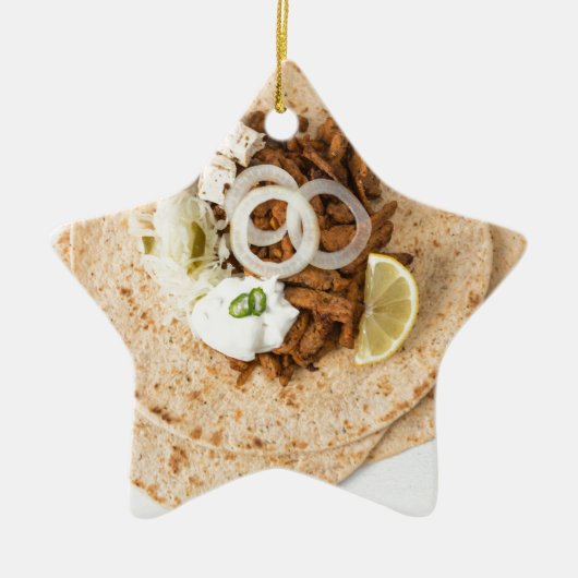 Gyros pita met tzatziki coleslaw olives en feta keramisch ornament (Voorkant)