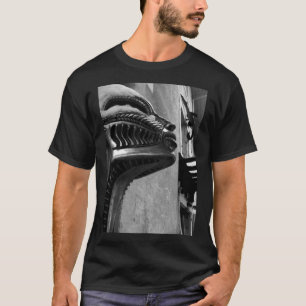 H.R. Giger Museumbeeld. Gruyères, Schweiz T-shirt
