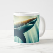 Haai in het diepblauwe zee & zonlicht extra grote beker (Voorkant rechts)