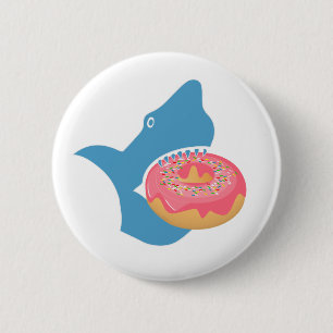 Haaien die een donut eten ronde button 5,7 cm