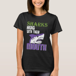 Haaien knuffelen met hun mond grote witte haai 1 t-shirt