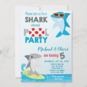Haaien met tweelingjongens die een feestdag uitnod kaart (Voorkant)