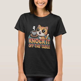 Haal het van tafel | Speelse kat en koffie Desi T-shirt