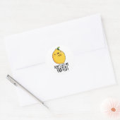 Haal me niet getraind, grappige Lemon Pun. Ronde Sticker (Envelop)