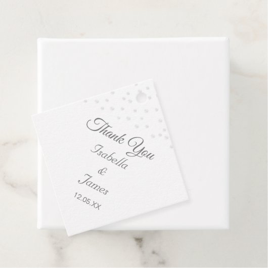 Haarparels op het zwarte en witte huwelijk bedankjes labels (In situ)