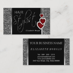 Haarstylist in een zilveren glitter- en hartketen visitekaartje