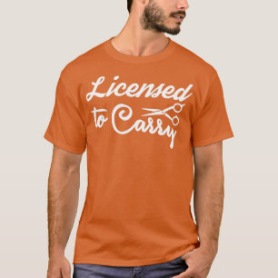 Haarstylist met een vergunning voor het dragen van t-shirt