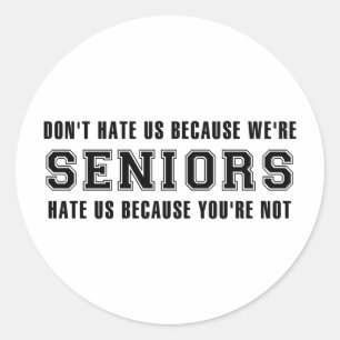 Haat ons niet omdat we senior zijn ronde sticker