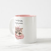 Habillez pour la joie, prêt à bondir. – Mug Chaton (Devant gauche)