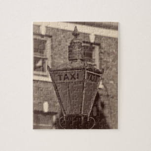 Hail a Taxi the Old Fashioned Way - 8x10 - 110 pcs Legpuzzel