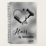 Hair Styliste Salon Business Rose Ciseaux d'or<br><div class="desc">Cette conception a été créée par art numérique. Elle peut être personnalisée dans la zone fournie ou customisée en choisissant le clic pour customiser une autre option et en changeant le nom, les initiales ou les mots. Vous pouvez également modifier la couleur et le style du texte ou supprimer le...</div>