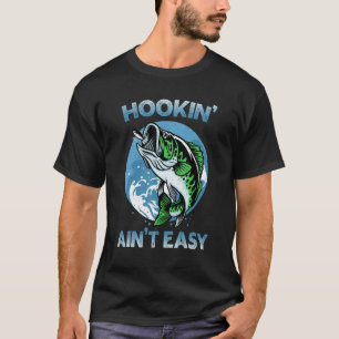 Haken is niet makkelijk   Bass vissen Visser T-shirt