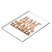 Half Koffie Half Leraar Terug naar School Leraar Notitieboek (Linkerzijde)