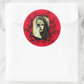 Halfschedelmeisje wordt geveld op dag van de dode  ronde sticker (Tas)