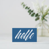 Hallo Modern wit script op blauw Visitekaartje (Staand voorkant)