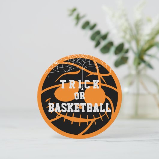 Halloween Basket Ball Trick of Basketbal Verjaarda Kaart (Staand voorkant)