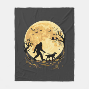 Halloween Bigfoot Wandelende Labrador Onder Volle Fleece Deken