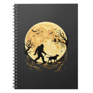 Halloween Bigfoot Wandelende Labrador Onder Volle Notitieboek