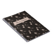 Halloween Black en White Skulls Modern Notitieboek (Rechterzijde)