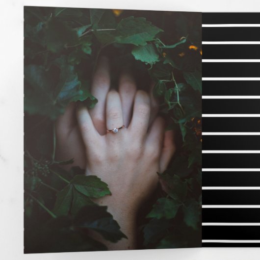 Halloween bruiloft Gothic Stripes Schedel Drieluik Uitnodiging (Binnenzijde eerst)