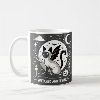 Halloween-charme: Siamese kat in grillige vlucht Koffiemok