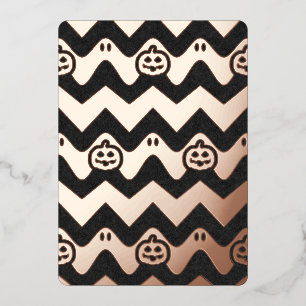 Halloween Chevron-patroon met geesten en pompoenen Folie Uitnodiging