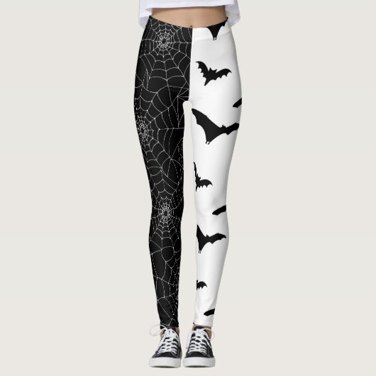 Halloween Cobwebs and Bats Black and White Pattern Leggings (Voorkant)