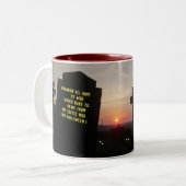Halloween Coffee Mug Haunted Graveyard. (Devant gauche)