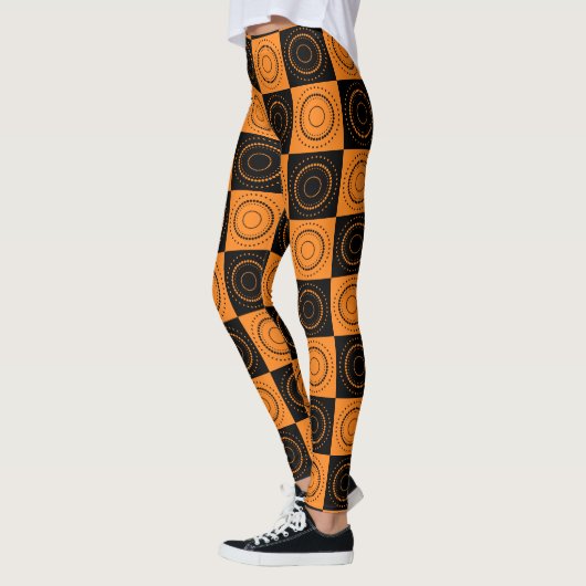 Halloween Concentric Sinaasappel and Black Polka D Leggings (Links)